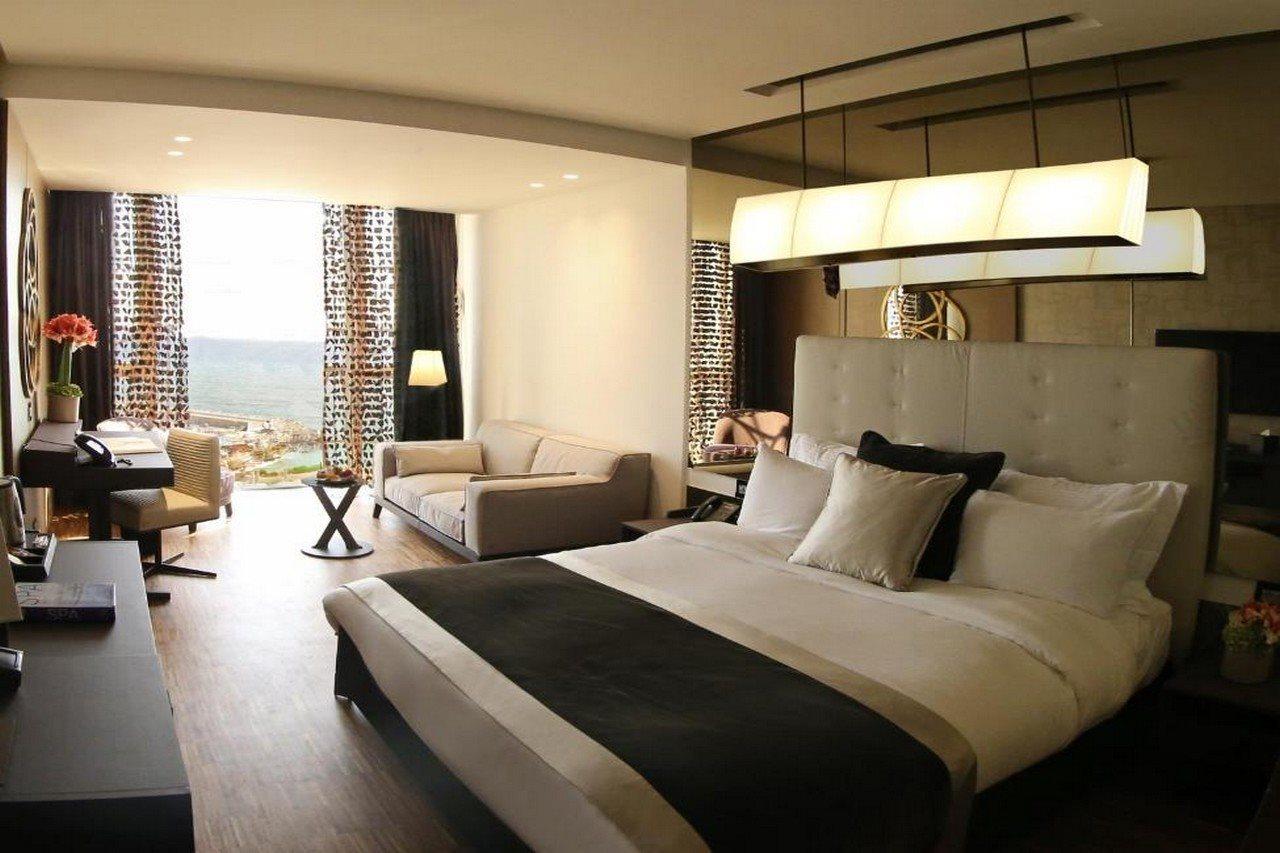 Lancaster Plaza Beirut Hotel Exterior photo A room at the hotel