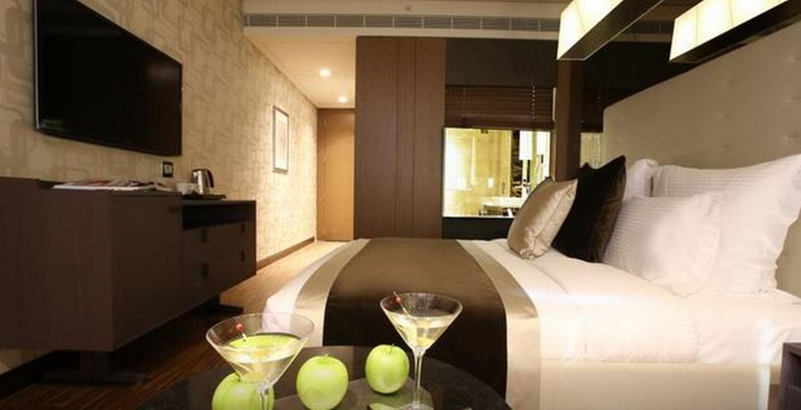 Lancaster Plaza Beirut Hotel Exterior photo Deluxe Room