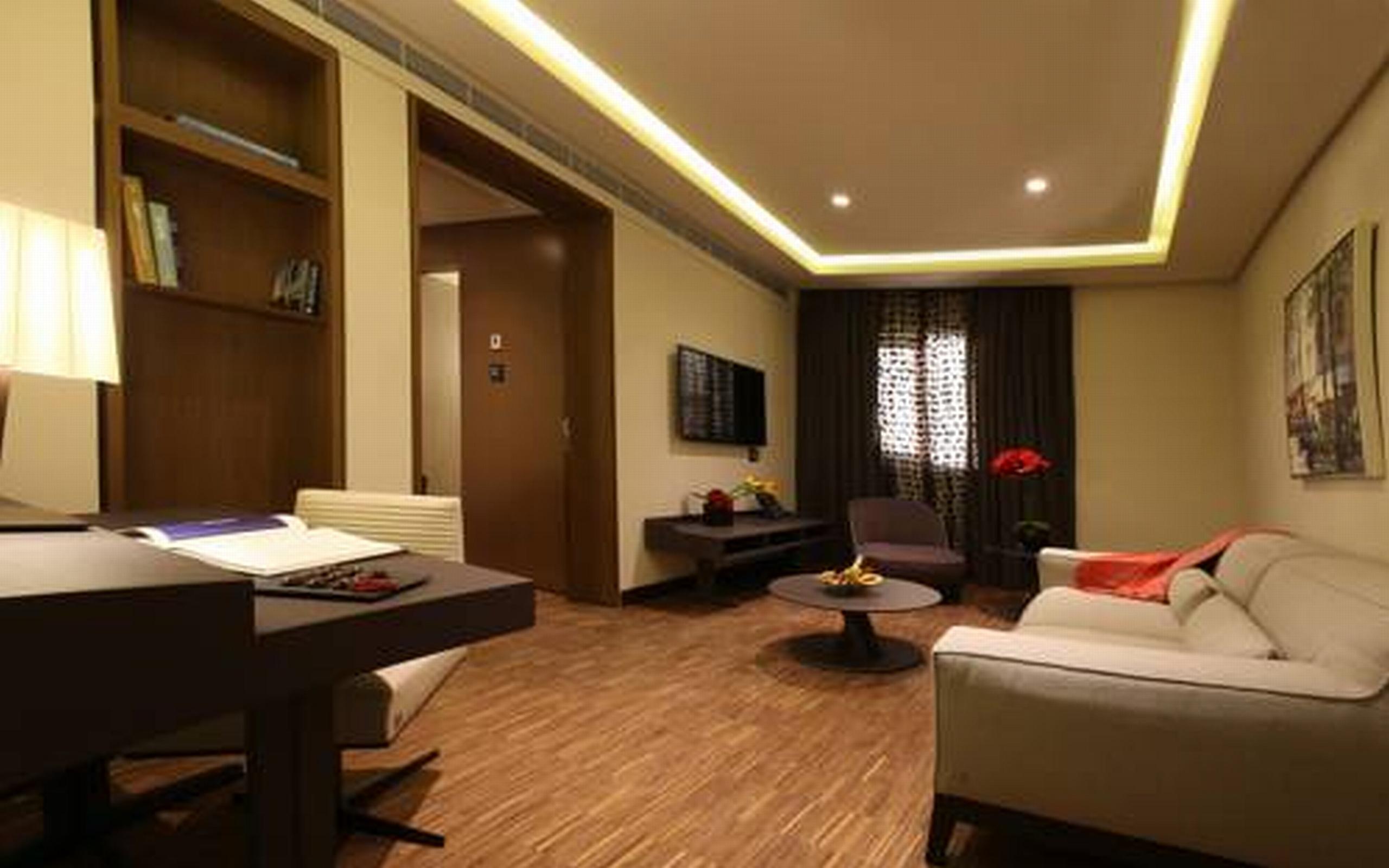 Lancaster Plaza Beirut Hotel Exterior photo A suite at the hotel