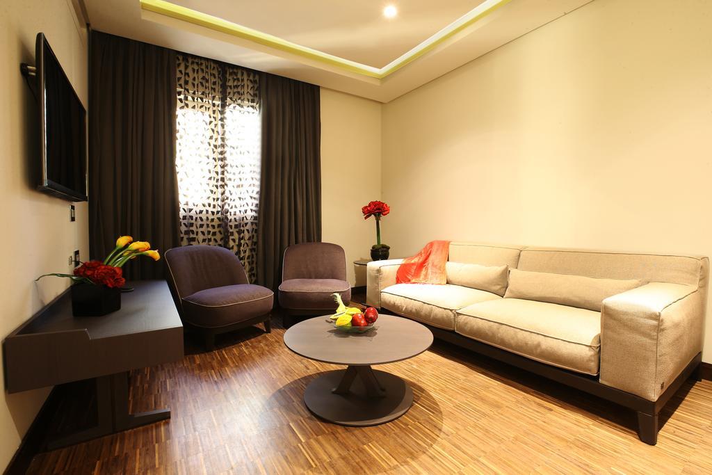 Lancaster Plaza Beirut Hotel Exterior photo A living room