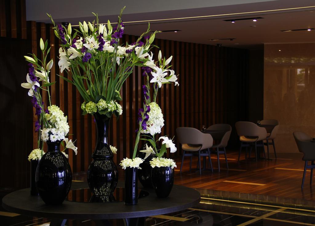 Lancaster Plaza Beirut Hotel Exterior photo The lobby of the hotel