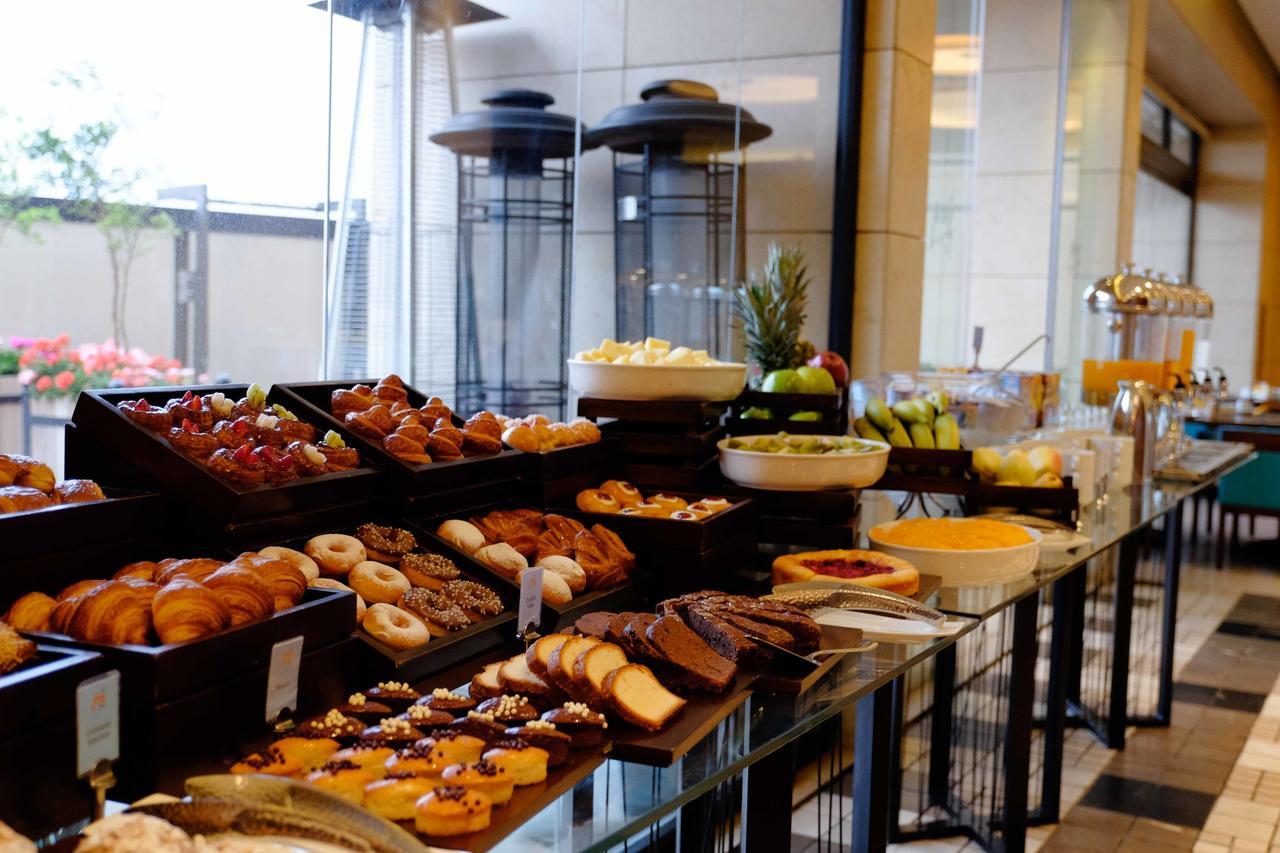 Lancaster Plaza Beirut Hotel Exterior photo A buffet at a hotel