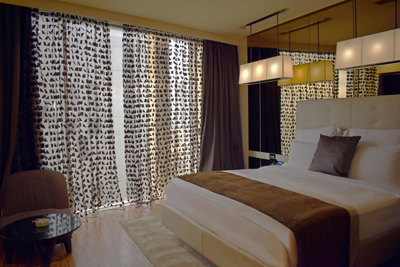 Lancaster Plaza Beirut Hotel Exterior photo A bedroom at the hotel