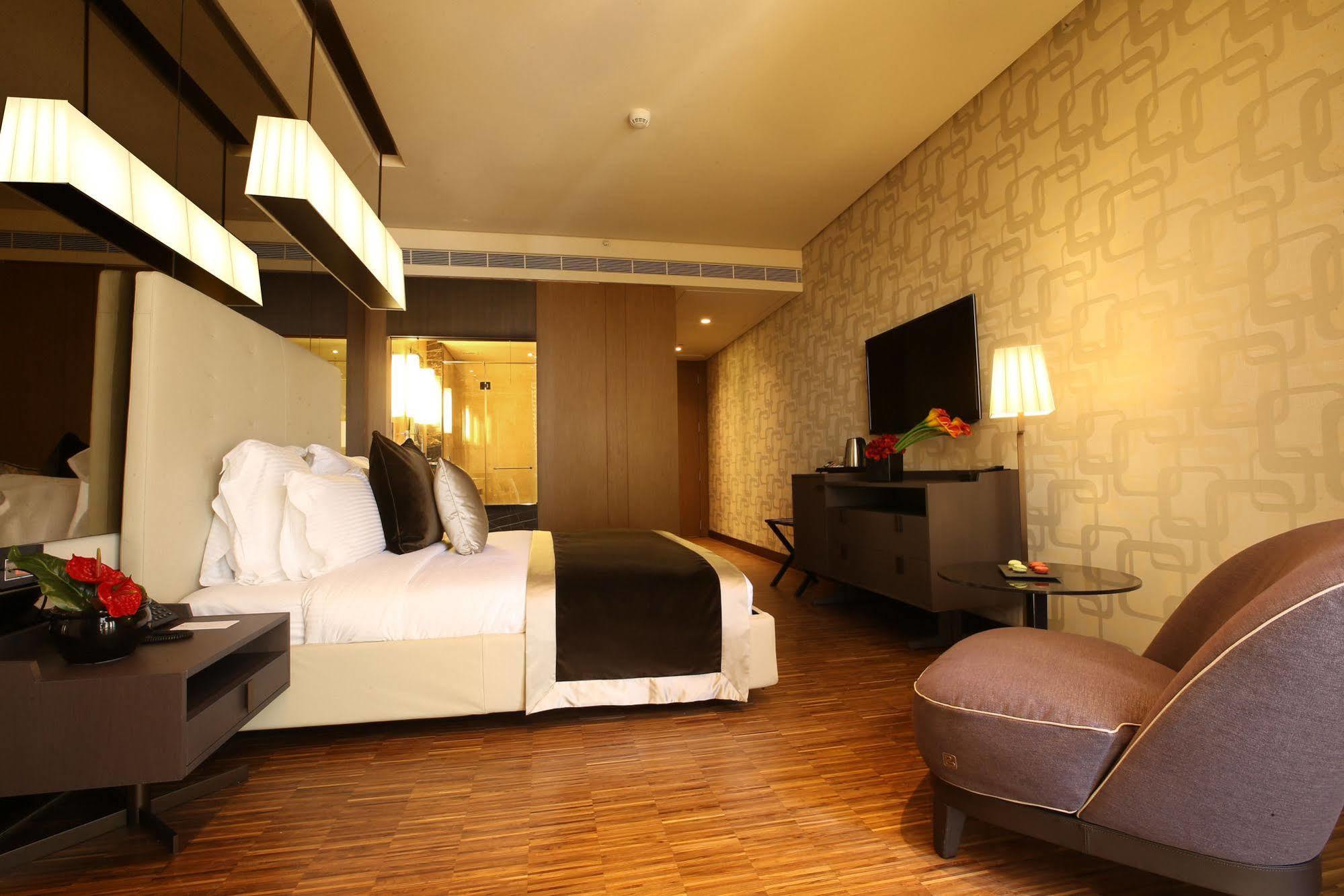 Lancaster Plaza Beirut Hotel Exterior photo Deluxe Room