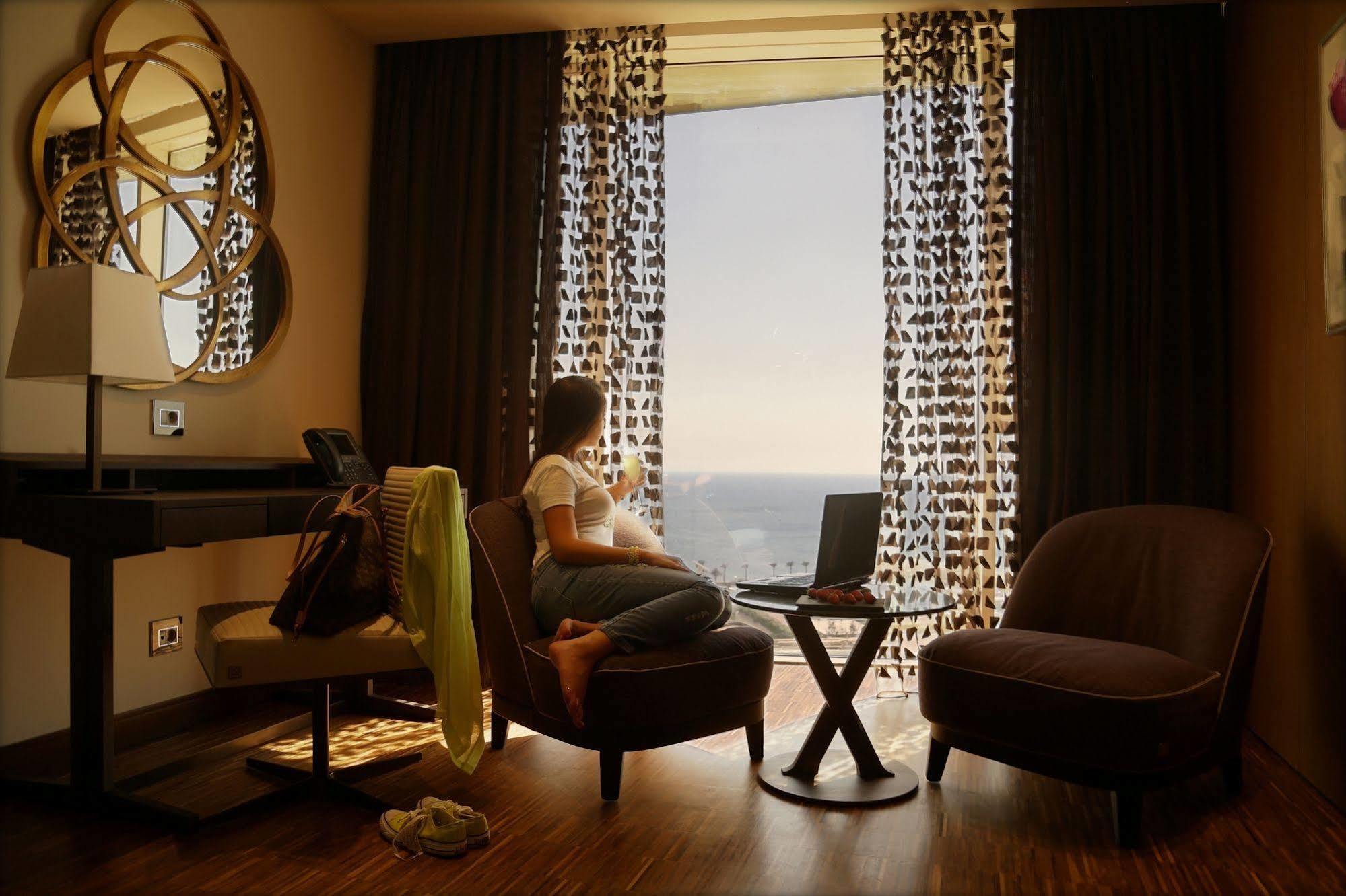 Lancaster Plaza Beirut Hotel Exterior photo A room at the hotel