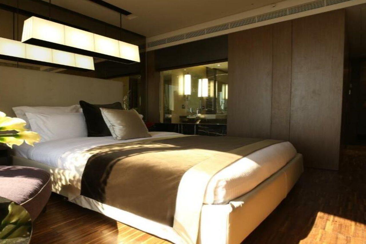 Lancaster Plaza Beirut Hotel Exterior photo A bedroom at the hotel